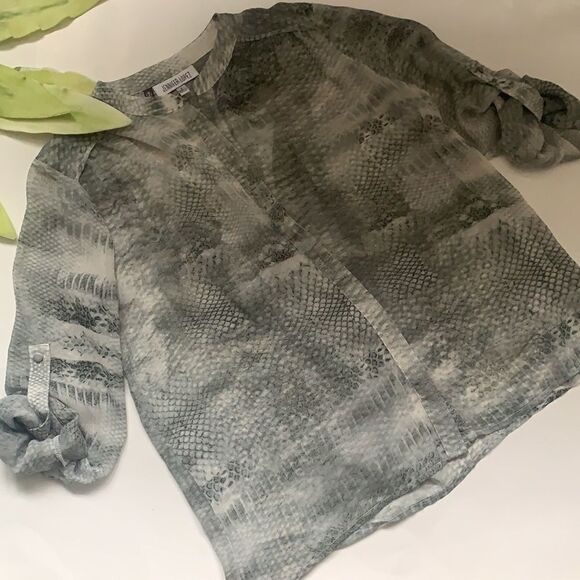 🌟JENNIFER Lopez Button Down Blouse⭐️ - Picture 7 of 13